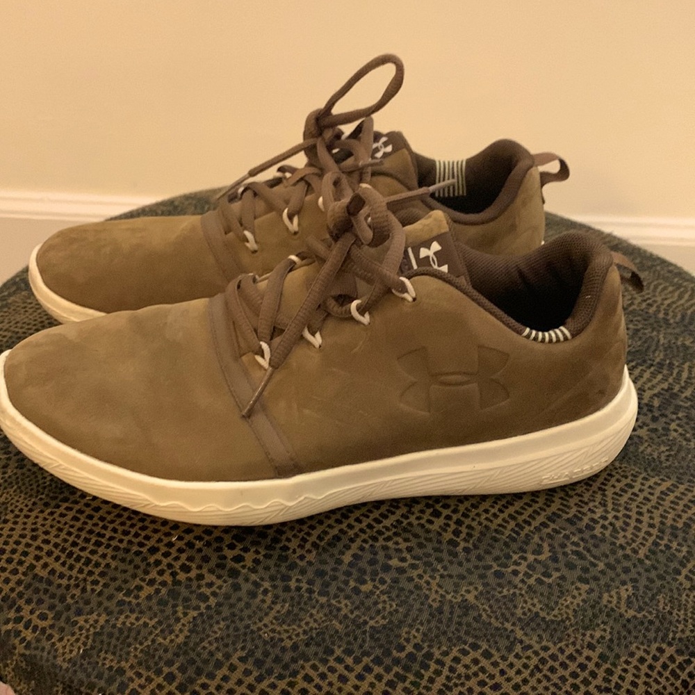 Boys under Armour size 5.5 shoes